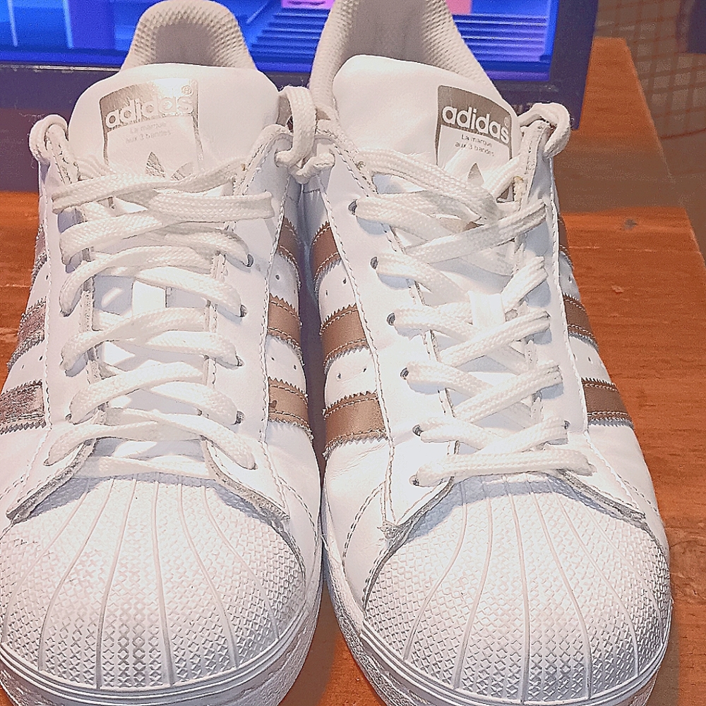 She'll top Superstar original Adidas.